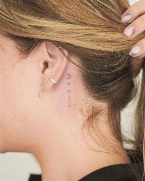 tatuajes en el cuello mujer